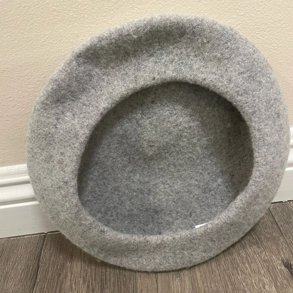 H&M Women's Felted wool beret Hat Light Gray. - Picture 3 of 7